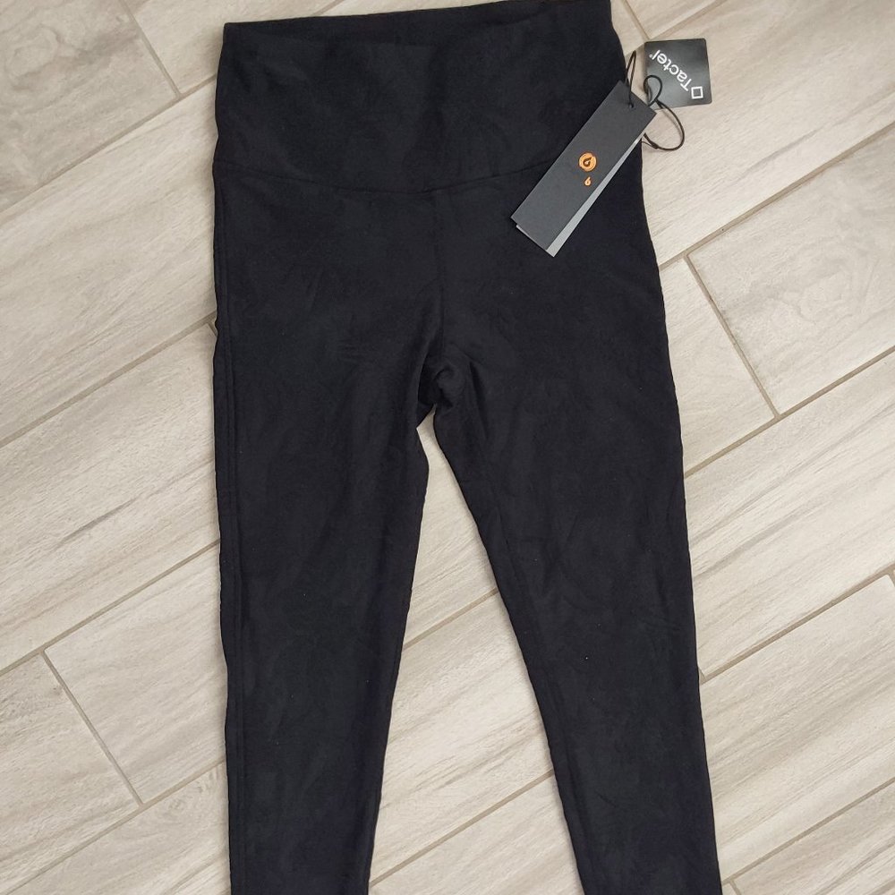 Mono b NWT Black Embossed Floral Legging. Size S. ( 98 )